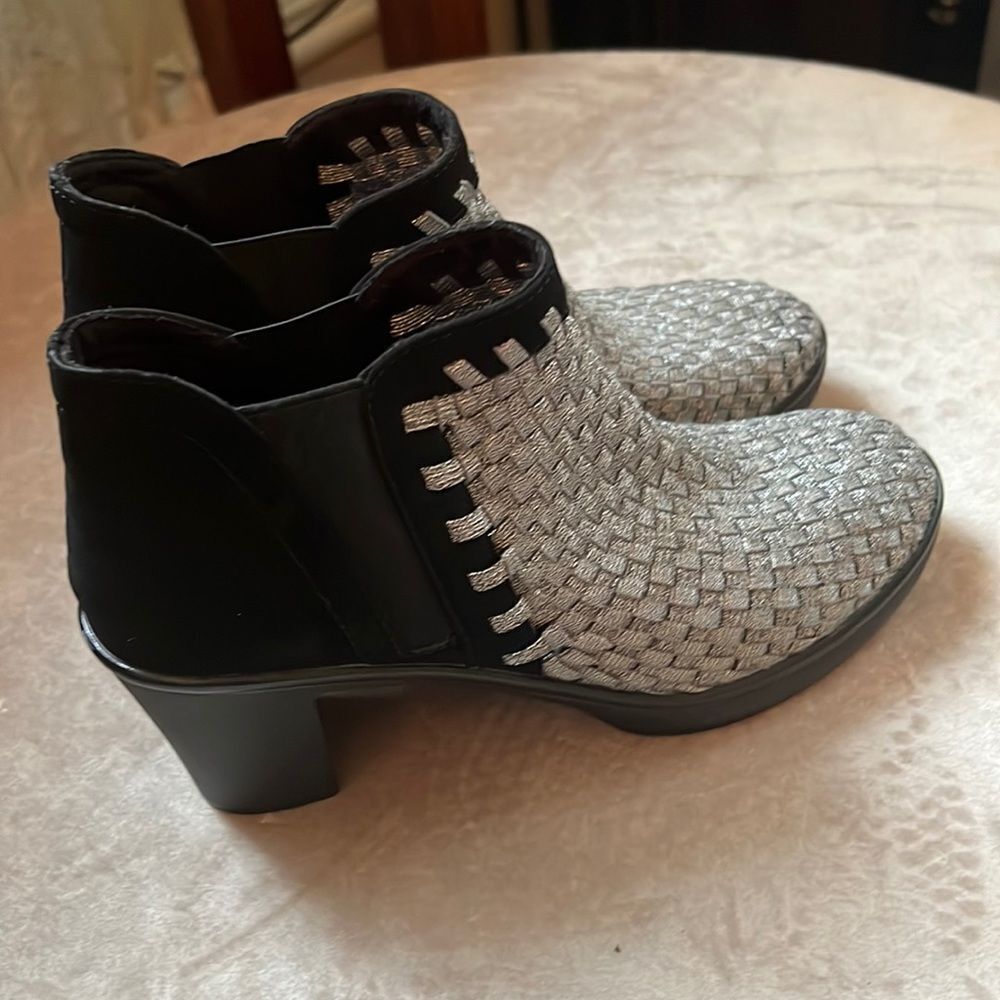 Sz 7.5 Steven by Steve Madden ENDA Woven Contrast Ankle Booties SILVER & BLACK